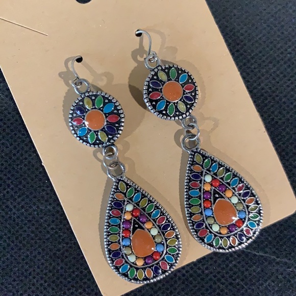 Earrings - Picture 5 of 7